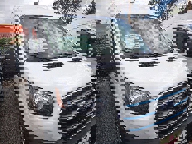 New 2023 Ford E-Transit Medium Roof image 2