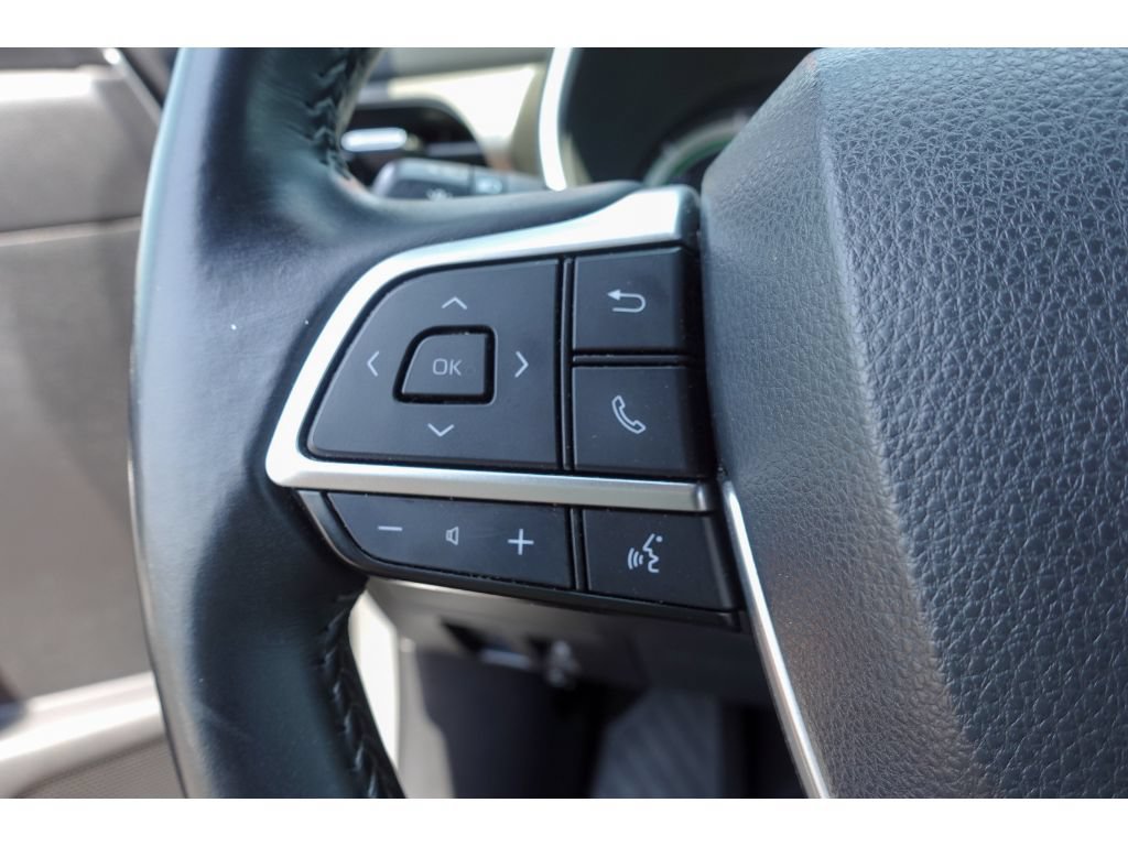 Used 2023 Toyota Highlander XLE FWD image 16