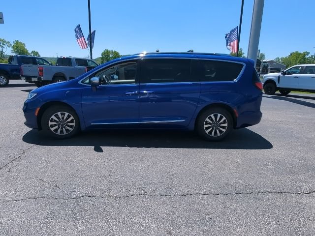 Used 2021 Chrysler Pacifica Limited FWD image 32