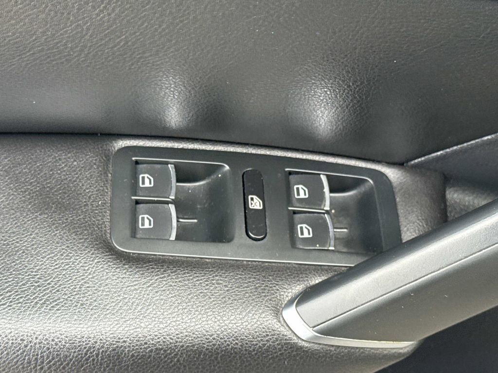 Used 2016 Volkswagen Passat 1.8T R-Line w/ R-Line Lighting Package image 17