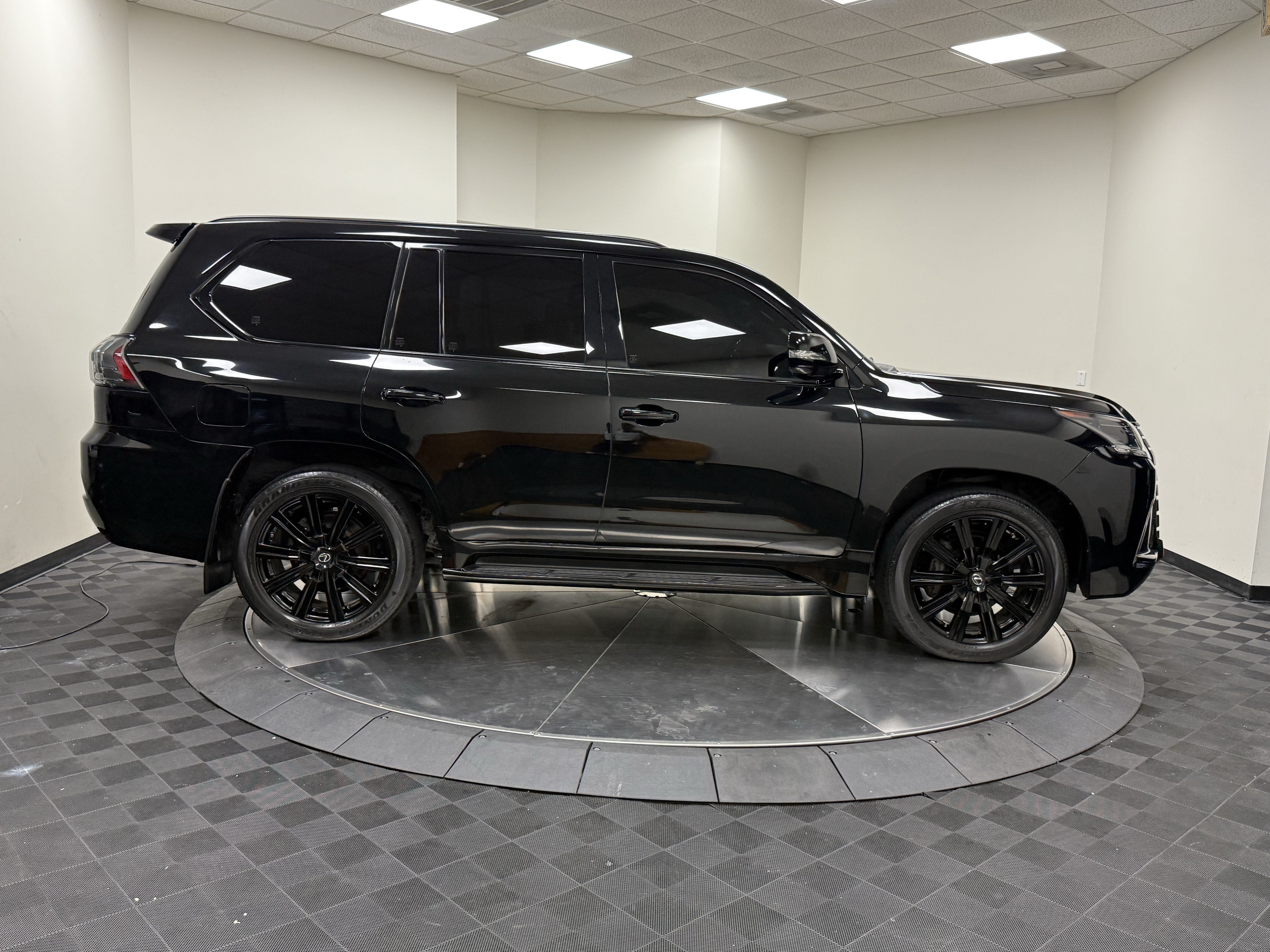 Used 2019 Lexus LX 570 4WD w/ Inspiration Series image 8