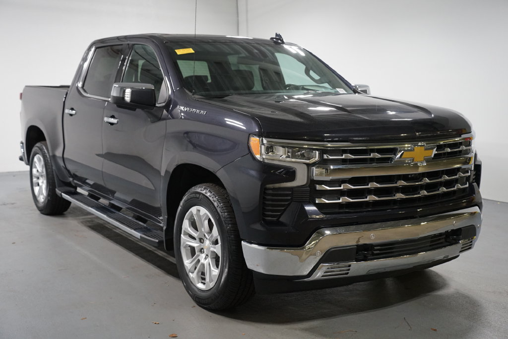 Used 2022 Chevrolet Silverado 1500 LTZ w/ LTZ Convenience Package II RWD image 3