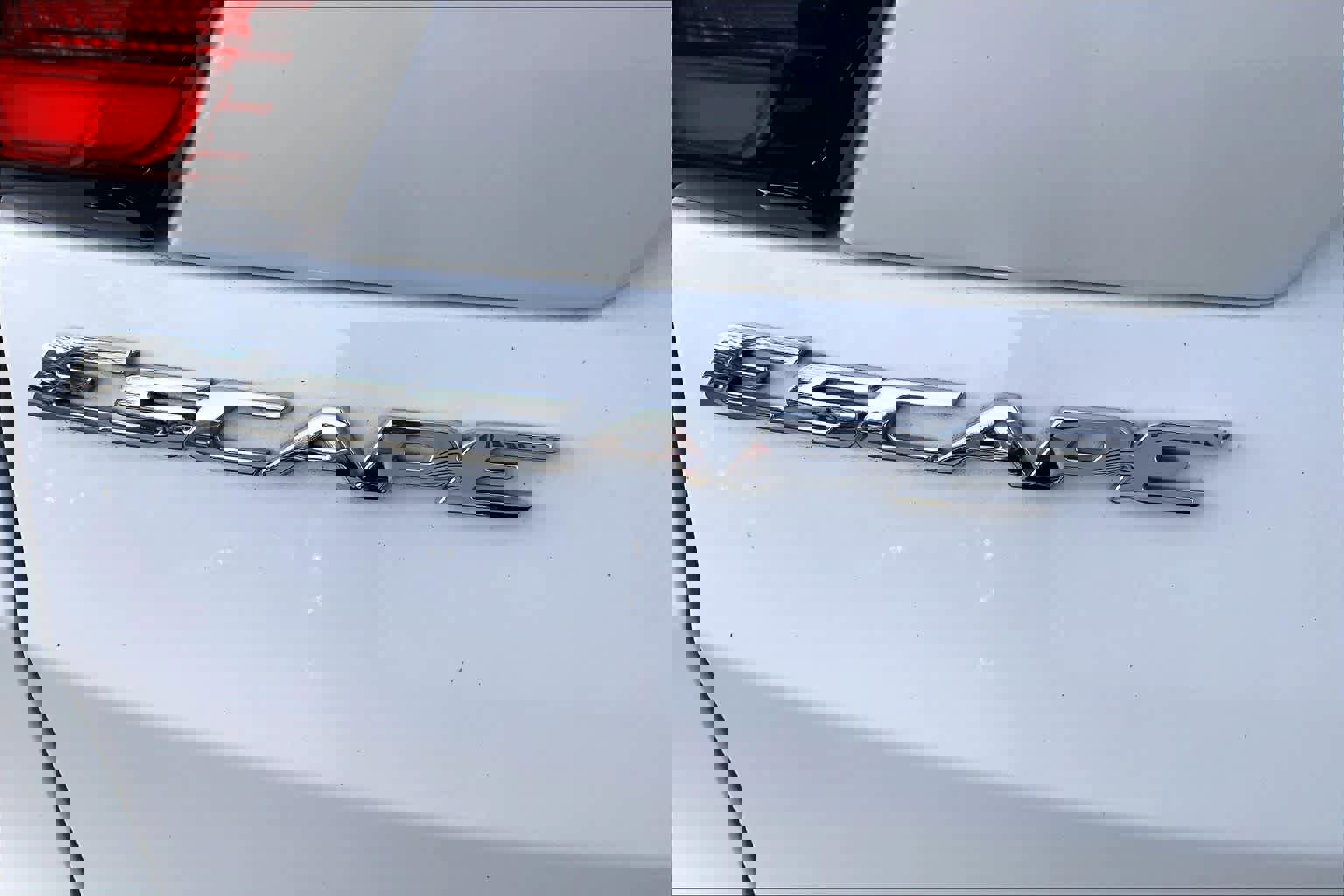 Used 2019 Ford Escape Titanium image 10