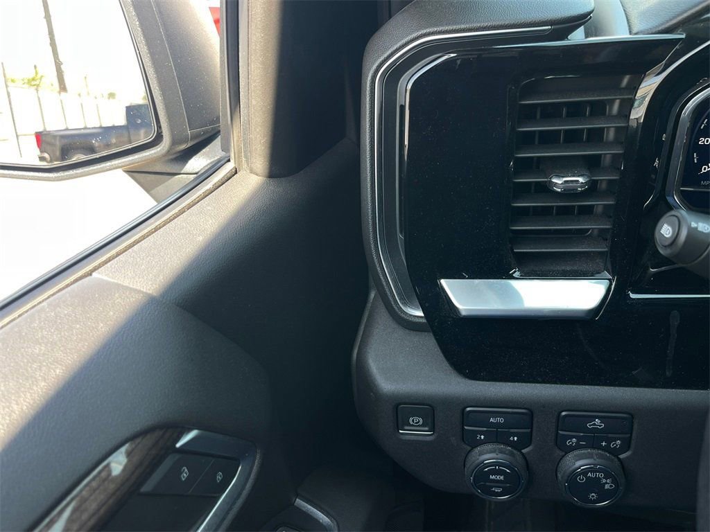 Used 2022 Chevrolet Silverado 1500 LT image 20