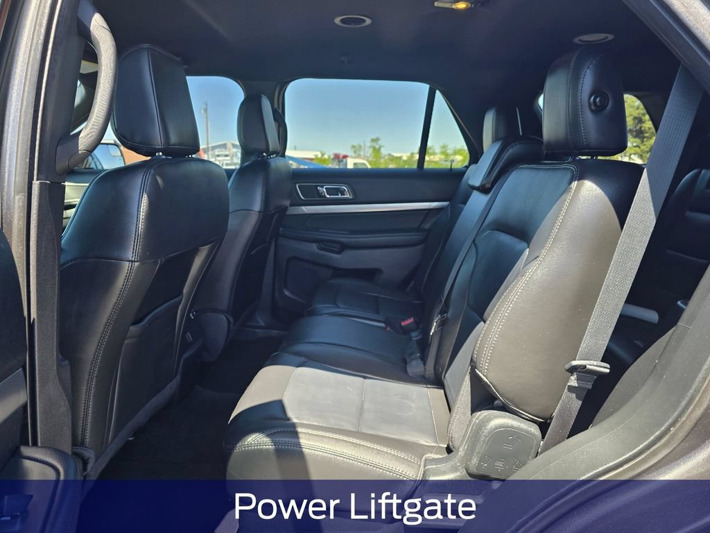 Used 2018 Ford Explorer XLT w/ Equipment Group 202A AWD/4WD image 16