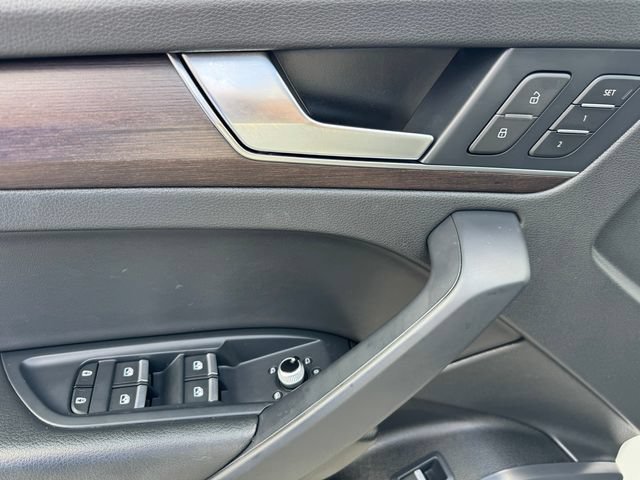 Used 2022 Audi Q5 2.0T Premium w/ Convenience Package AWD/4WD image 18