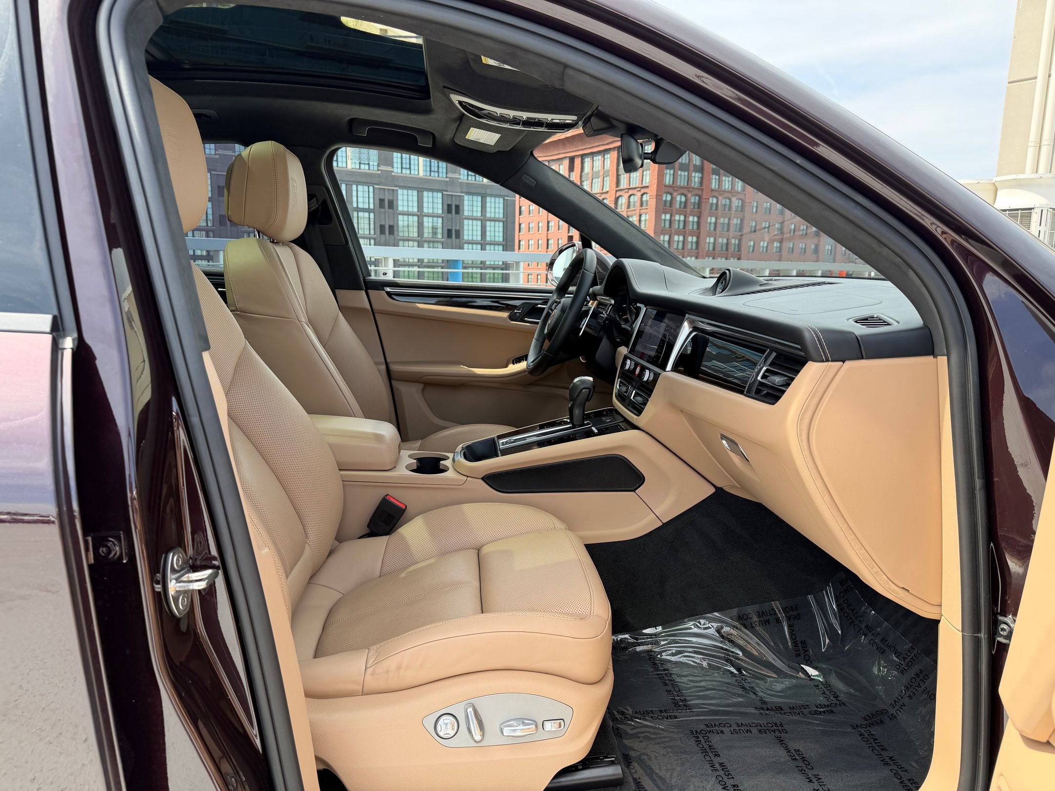 Certified 2023 Porsche Macan S AWD/4WD image 15