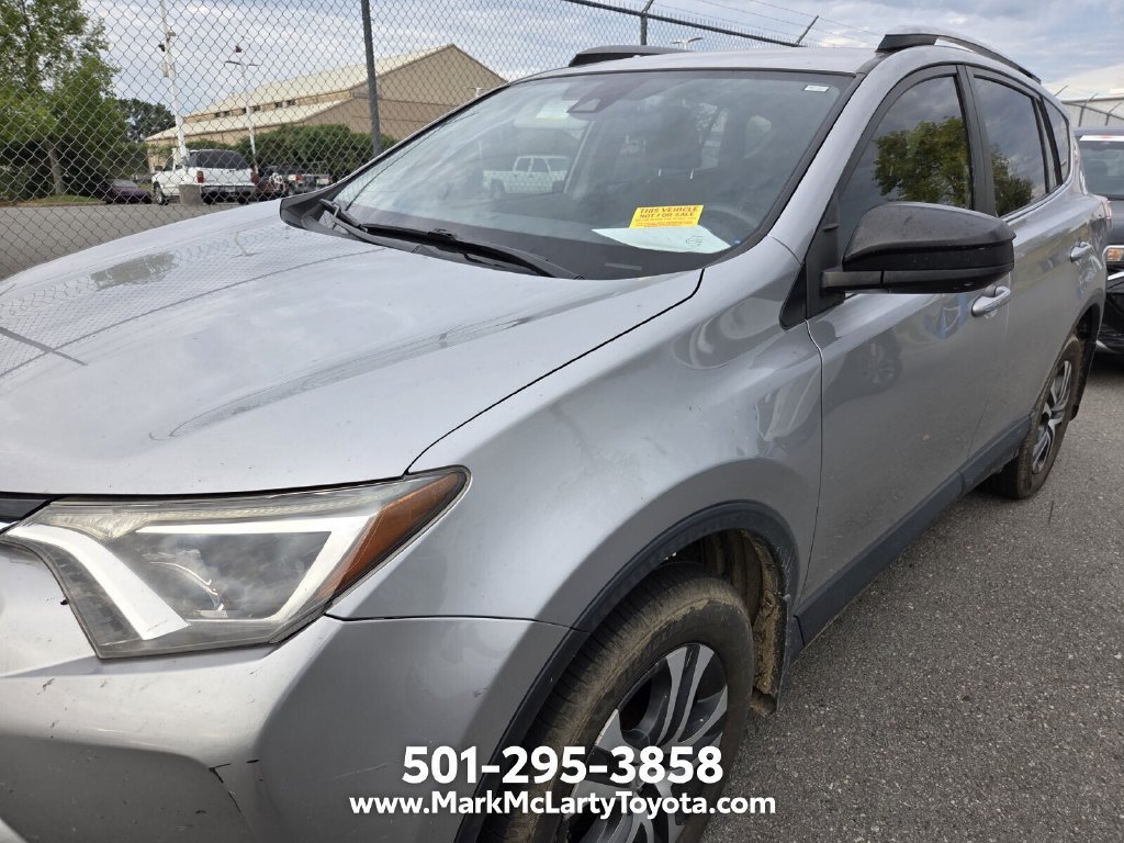 Used 2018 Toyota RAV4 LE FWD image 9