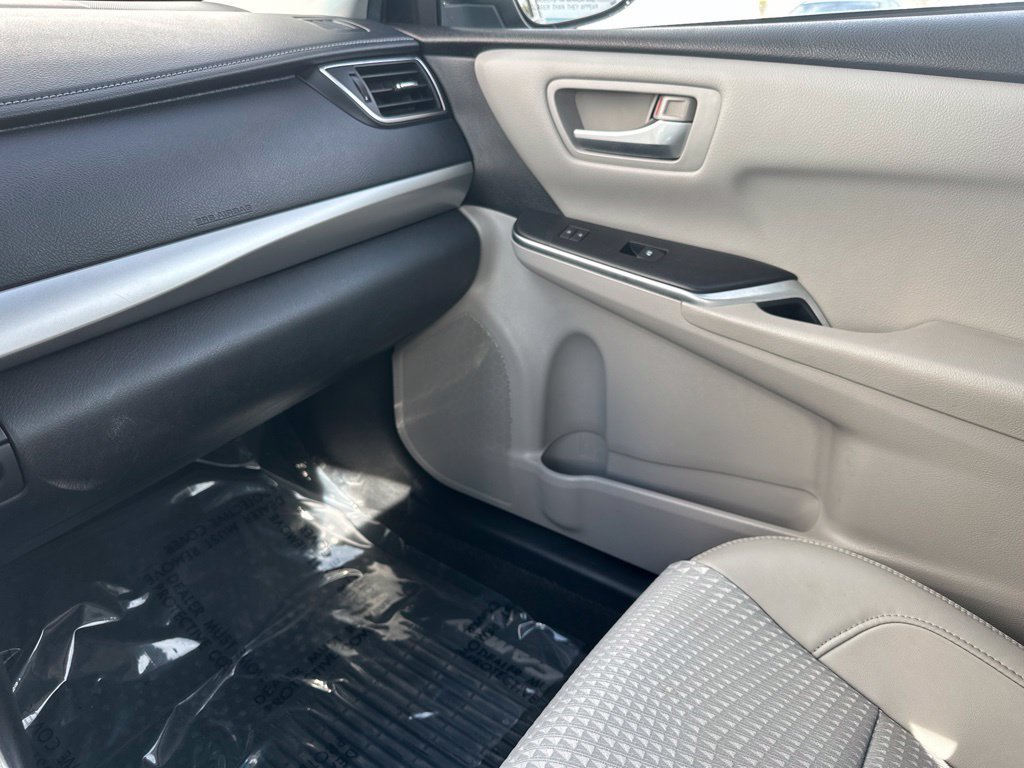 Used 2015 Toyota Camry SE FWD image 46