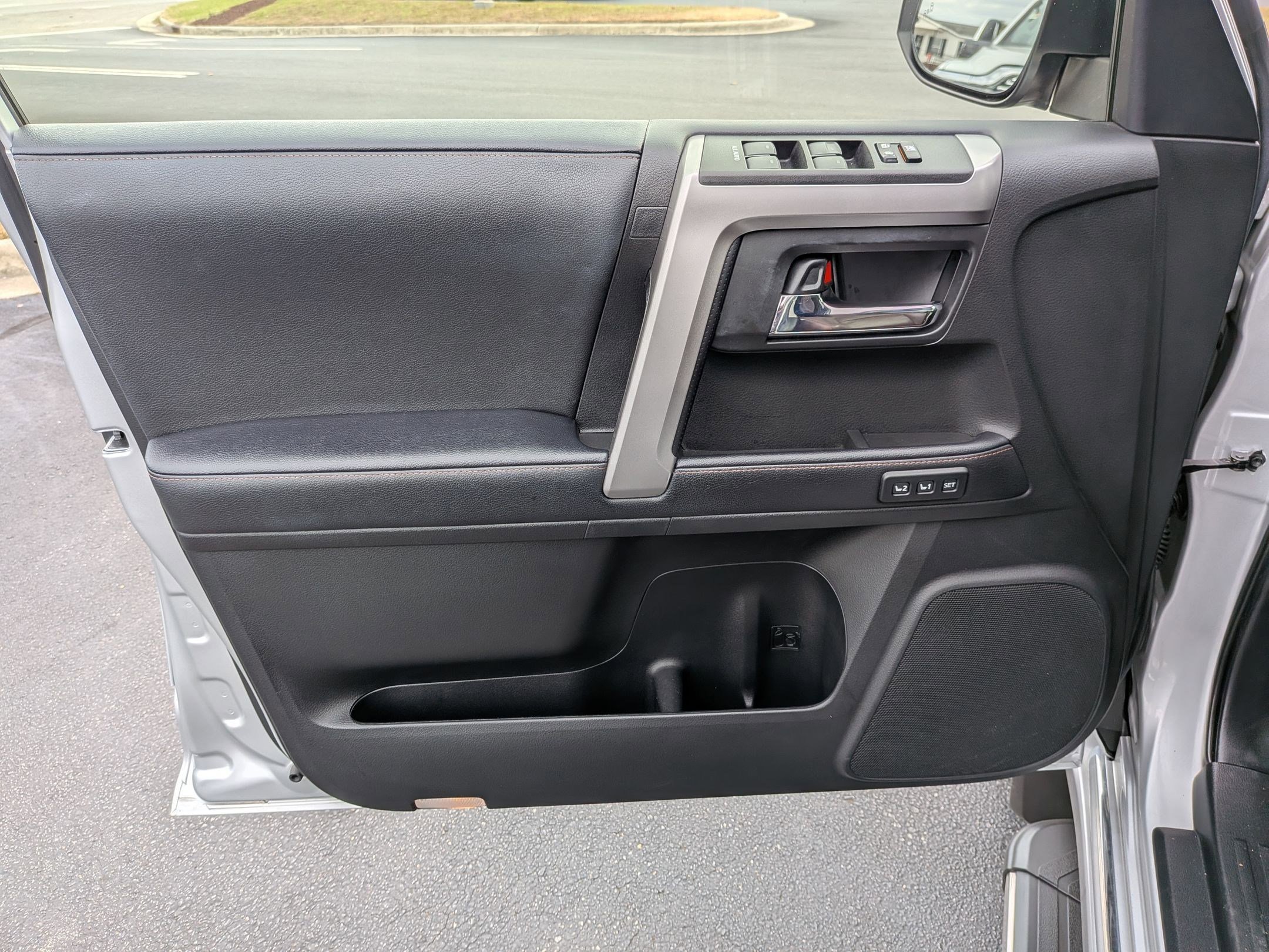 Used 2022 Toyota 4Runner Limited image 11