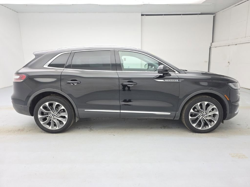 Used 2023 Lincoln Nautilus Reserve w/ Equipment Group 201A image 12