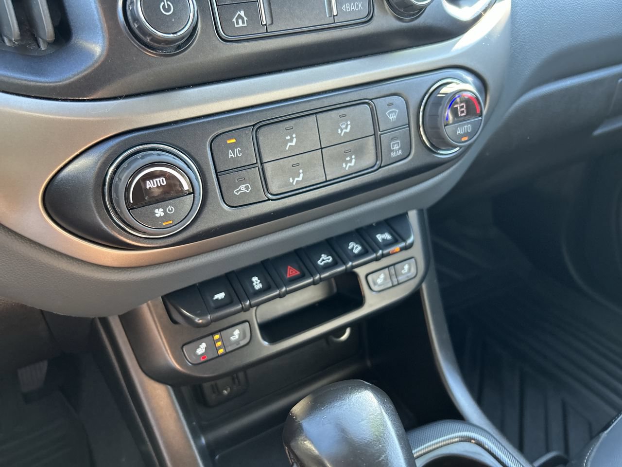 Used 2022 Chevrolet Colorado Z71 AWD/4WD image 29