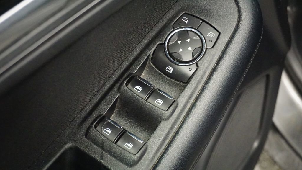 Used 2018 Ford Edge SE image 27