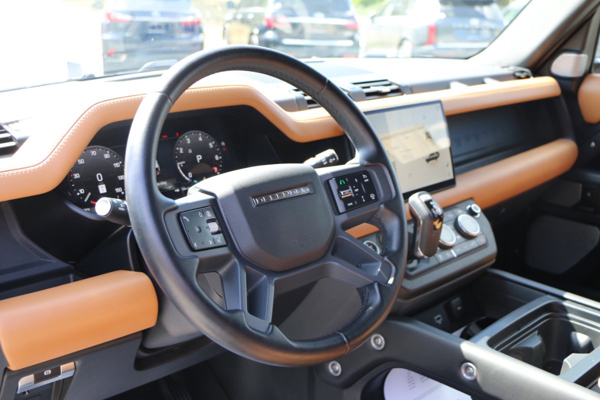 Used 2024 Land Rover Defender 130 X-Dynamic SE AWD/4WD image 19