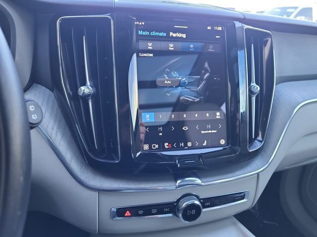 Used 2023 Volvo XC60 T8 Plus image 24