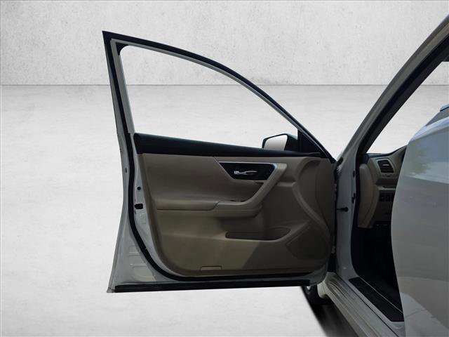 Used 2016 Nissan Altima 2.5 S w/ Power Driver Seat Package image 11