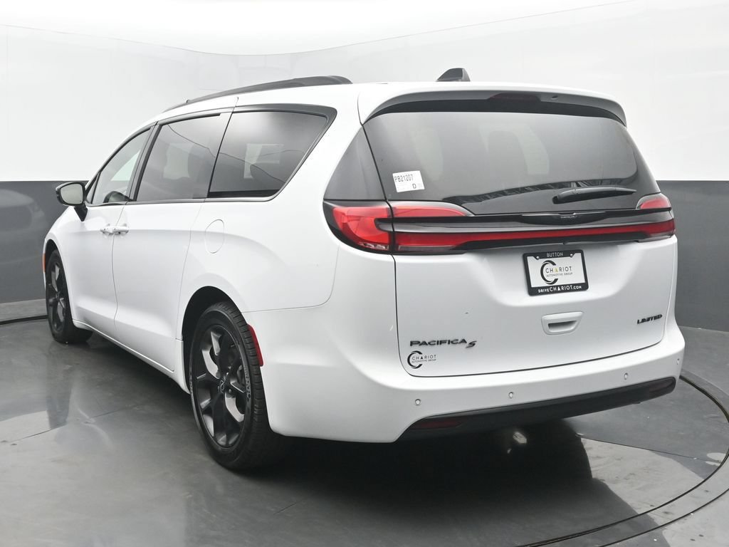 Used 2025 Chrysler Pacifica Limited FWD image 4