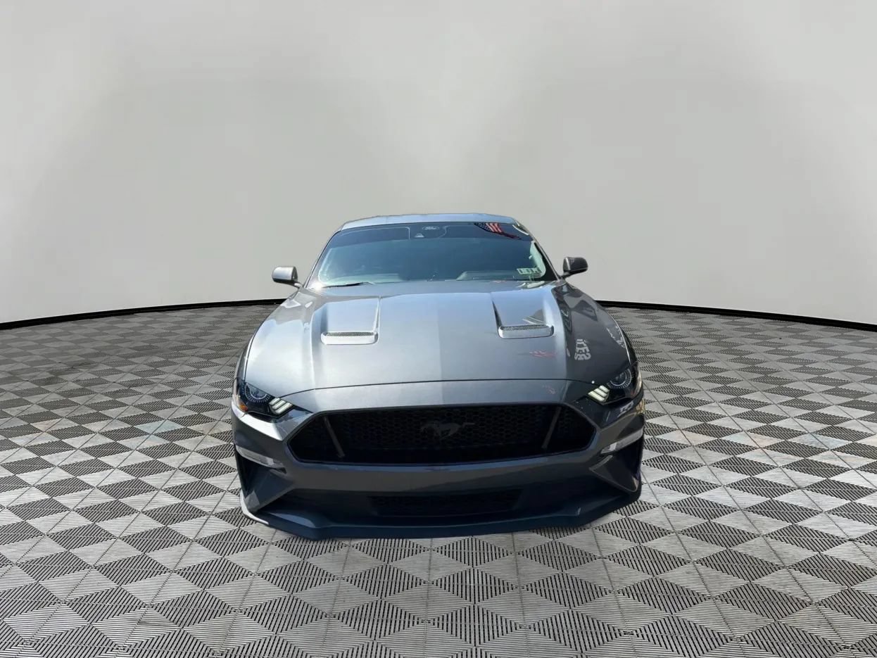 Used 2022 Ford Mustang GT RWD image 3