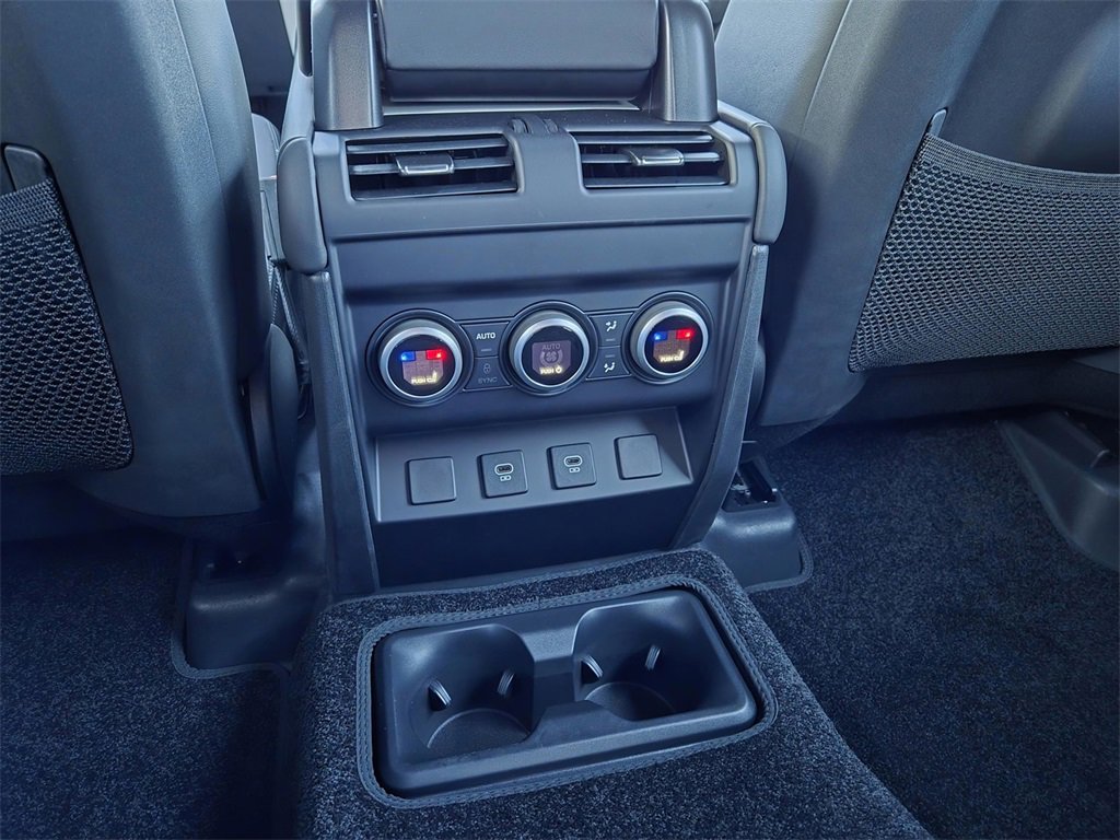 New 2025 Land Rover Defender 130 X-Dynamic SE image 8