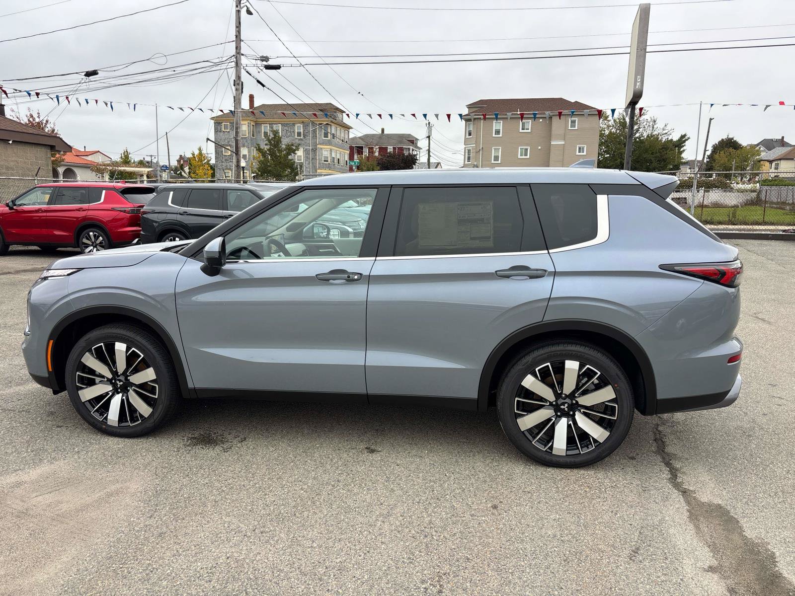 New 2026 Mitsubishi Outlander SE AWD/4WD image 2