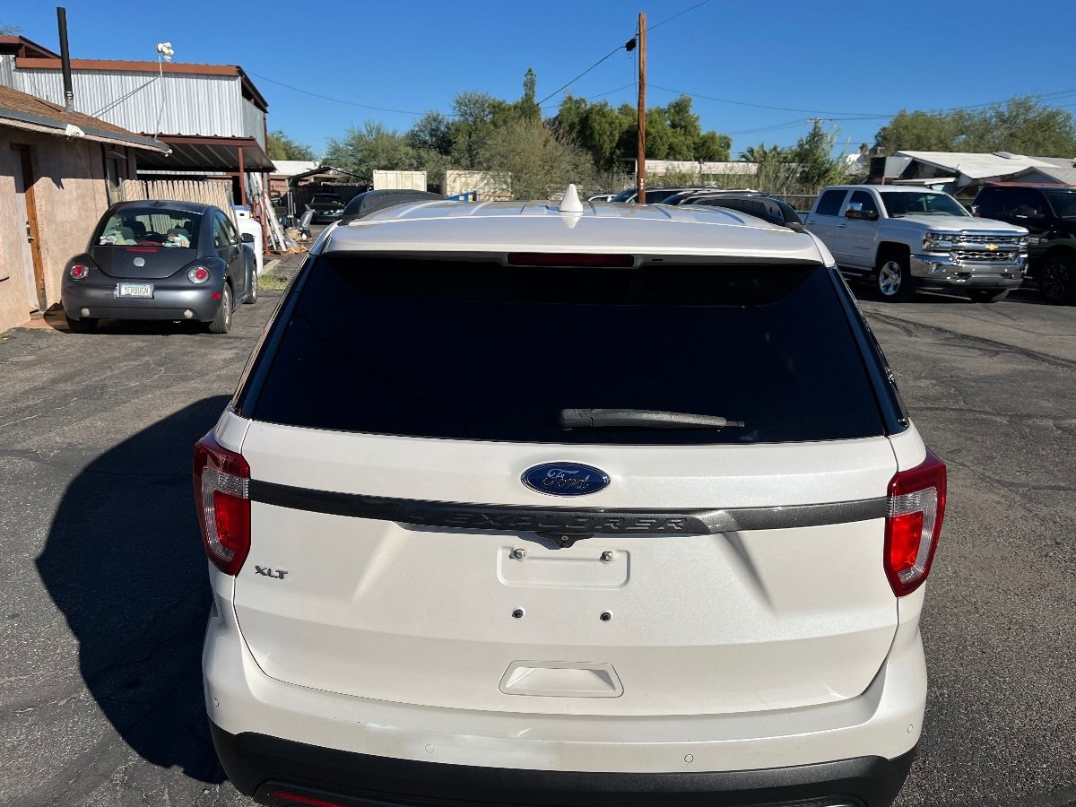 Used 2017 Ford Explorer XLT w/ Equipment Group 202A FWD image 53