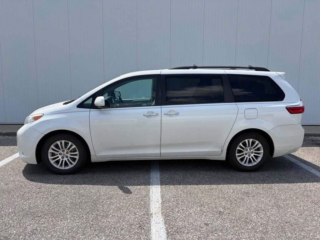 Used 2015 Toyota Sienna XLE w/ XLE Navigation Package FWD image 3