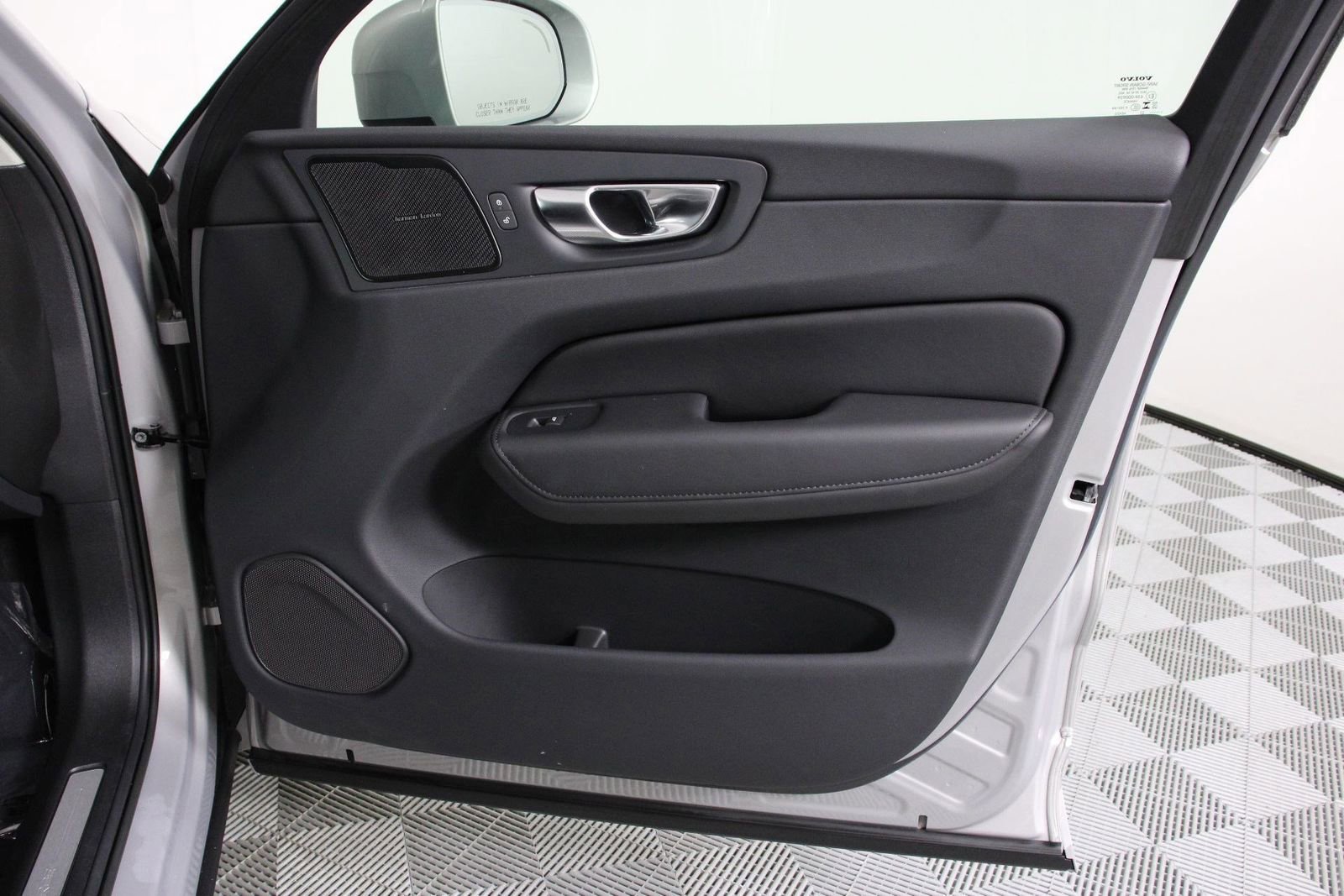 Certified 2023 Volvo XC60 T8 Plus AWD/4WD image 21