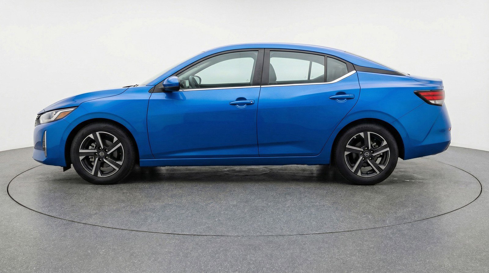 Used 2025 Nissan Sentra SV FWD image 5