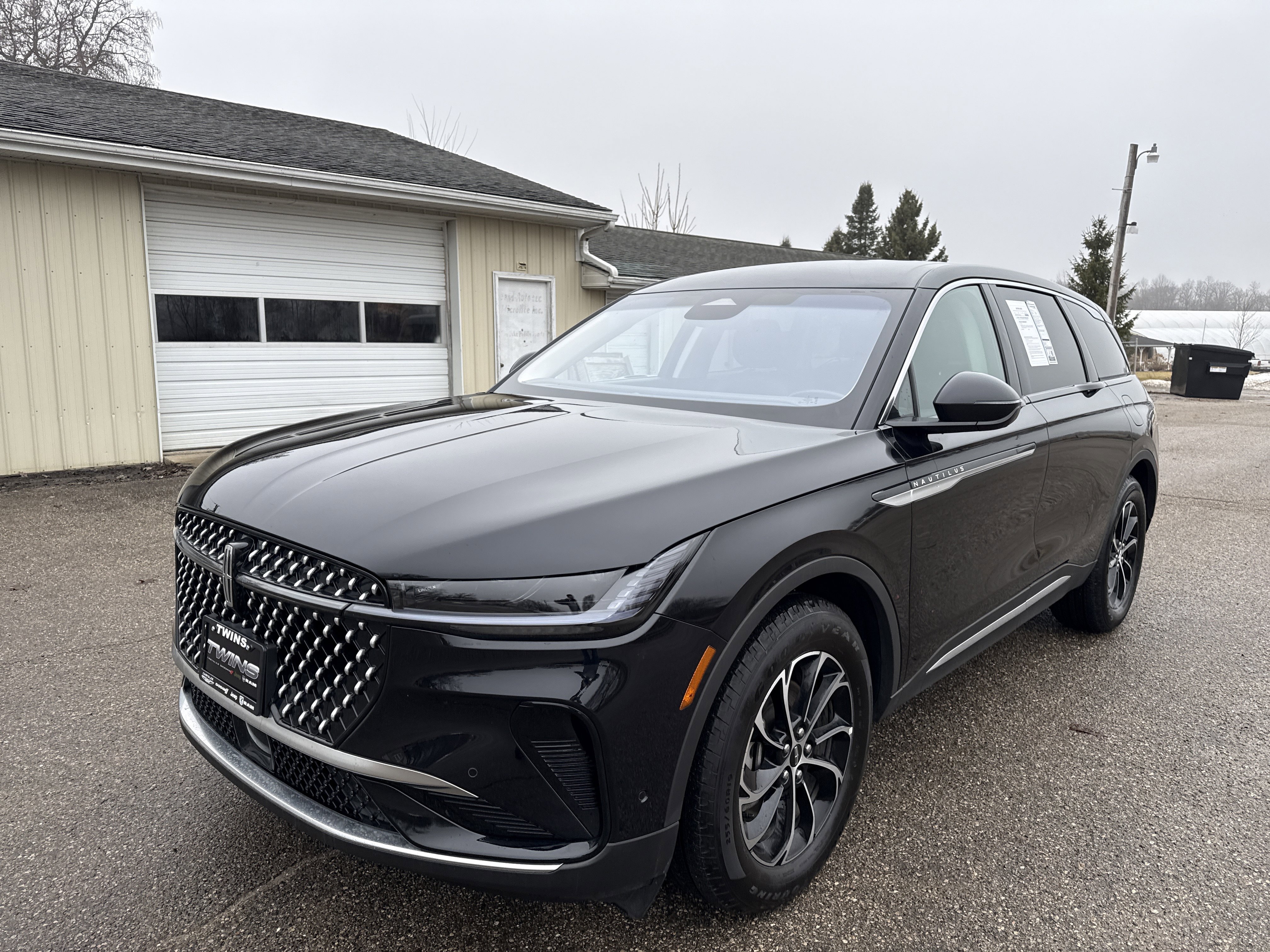 Used 2024 Lincoln Nautilus Premier image 11