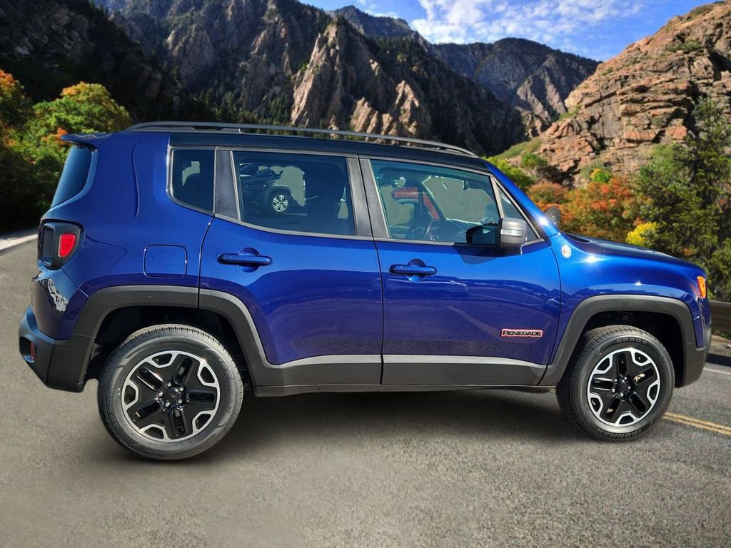 Used 2016 Jeep Renegade Trailhawk AWD/4WD image 2