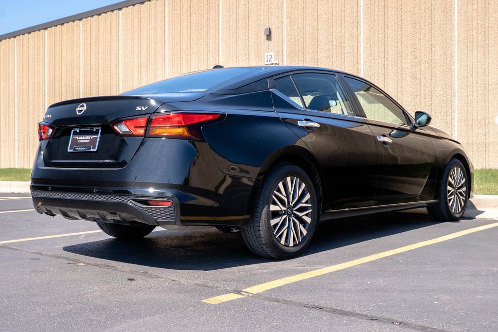 Used 2024 Nissan Altima 2.5 SV FWD image 9