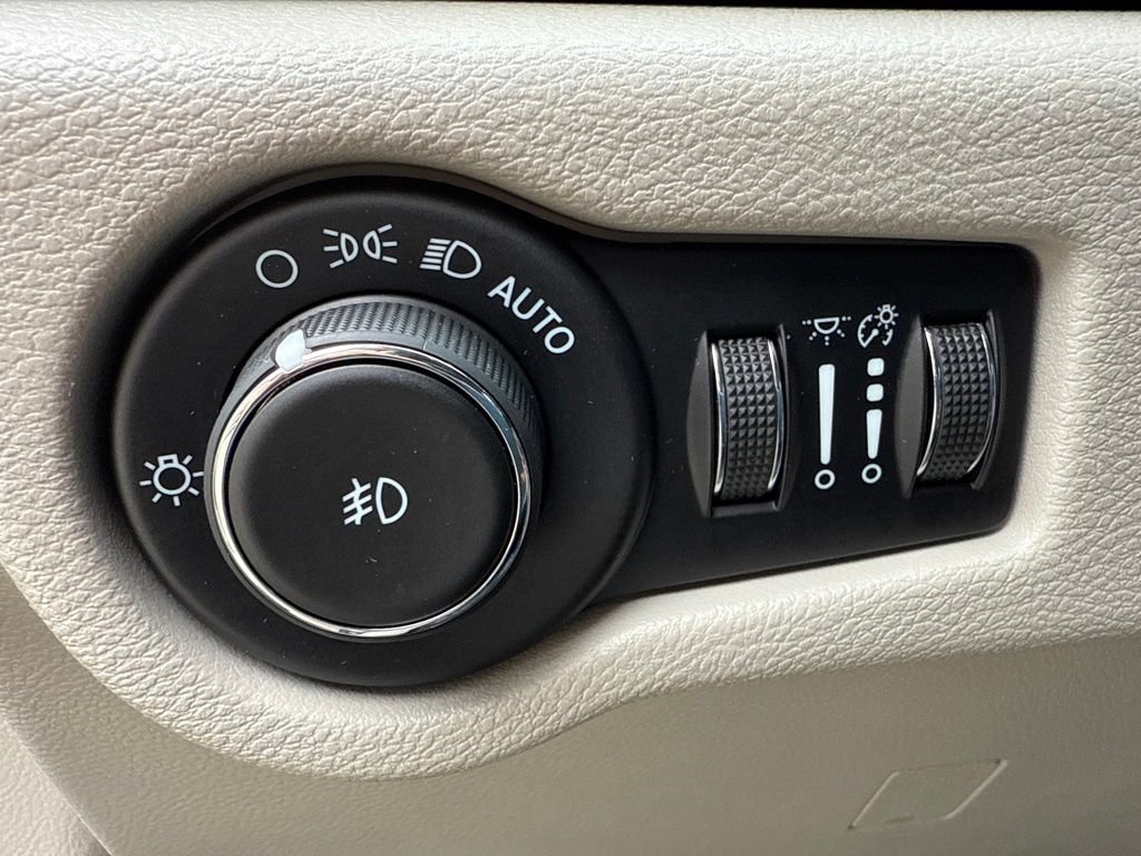 Used 2020 Chrysler Pacifica Touring-L Plus FWD image 21
