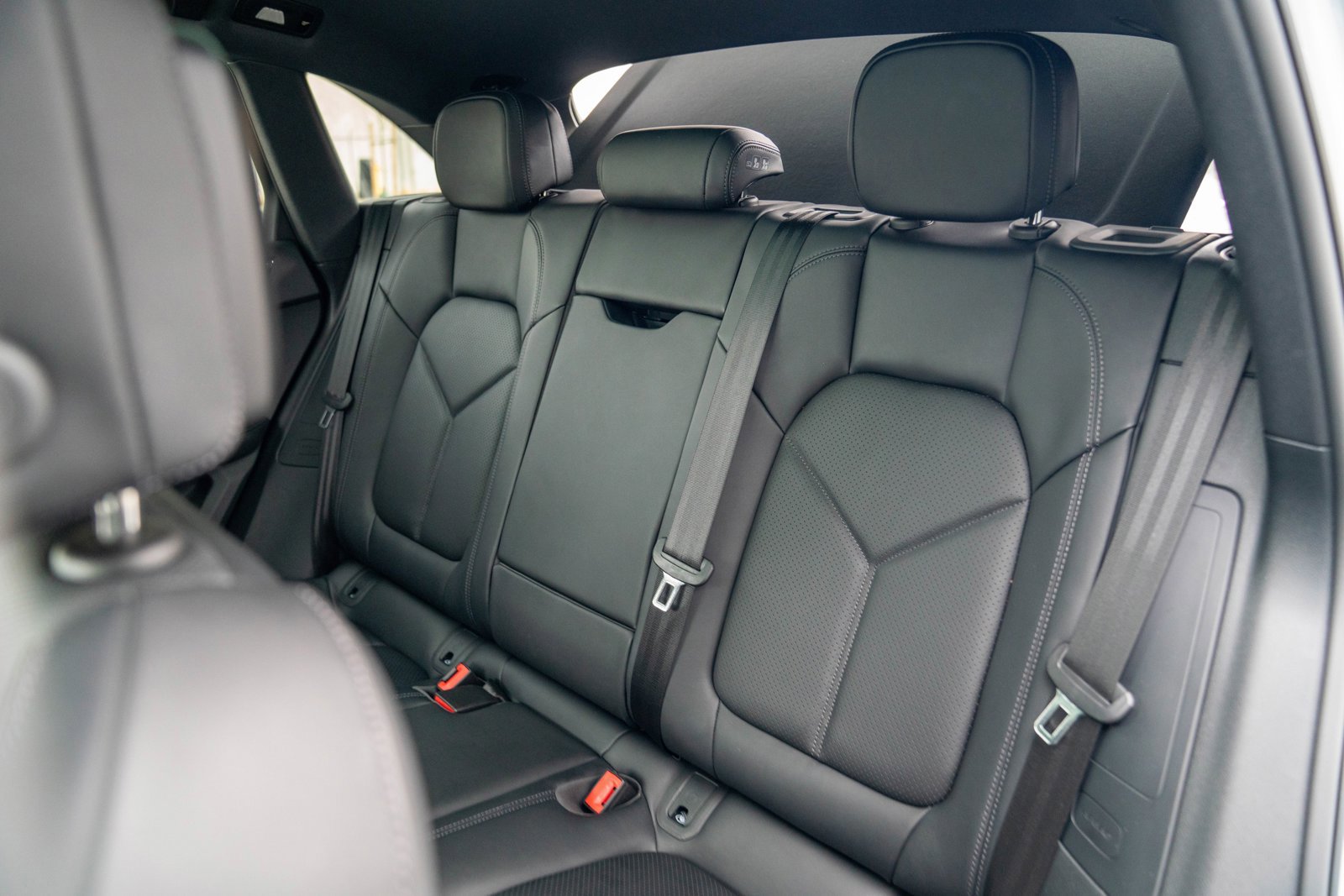 Certified 2025 Porsche Macan image 23