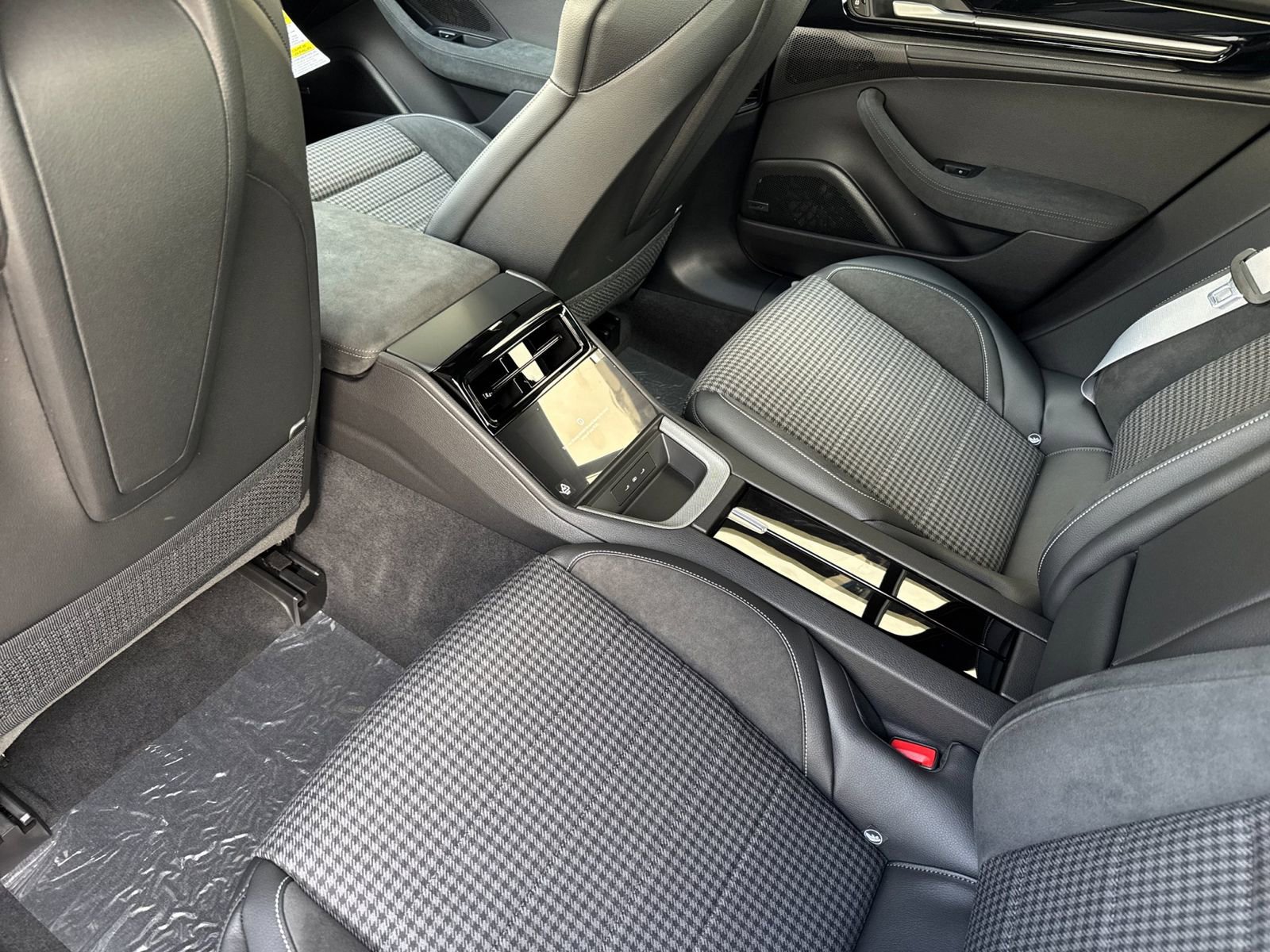 New 2026 Porsche Panamera 4 AWD/4WD image 14