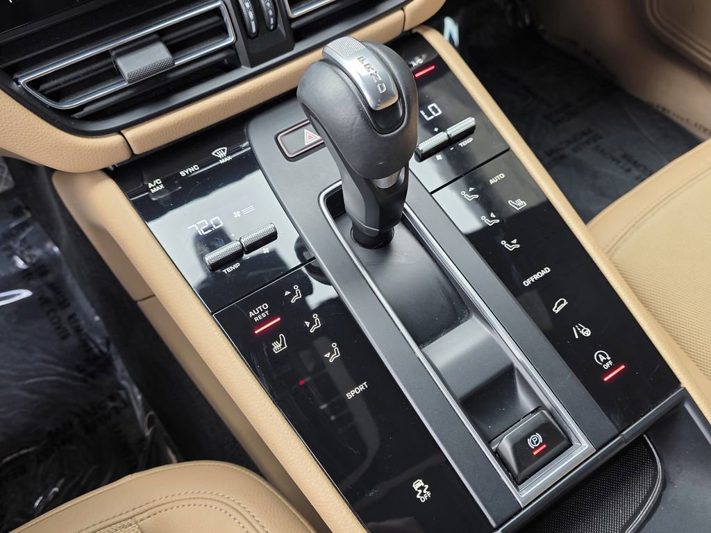 Certified 2023 Porsche Macan Turbo image 27