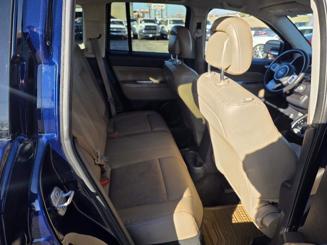 Used 2015 Jeep Compass Latitude image 15