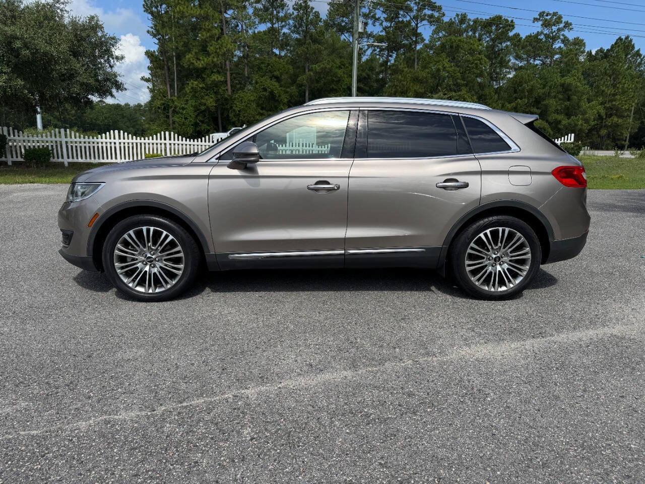 Used 2018 Lincoln MKX Reserve w/ Lincoln MKX Climate Package FWD image 3