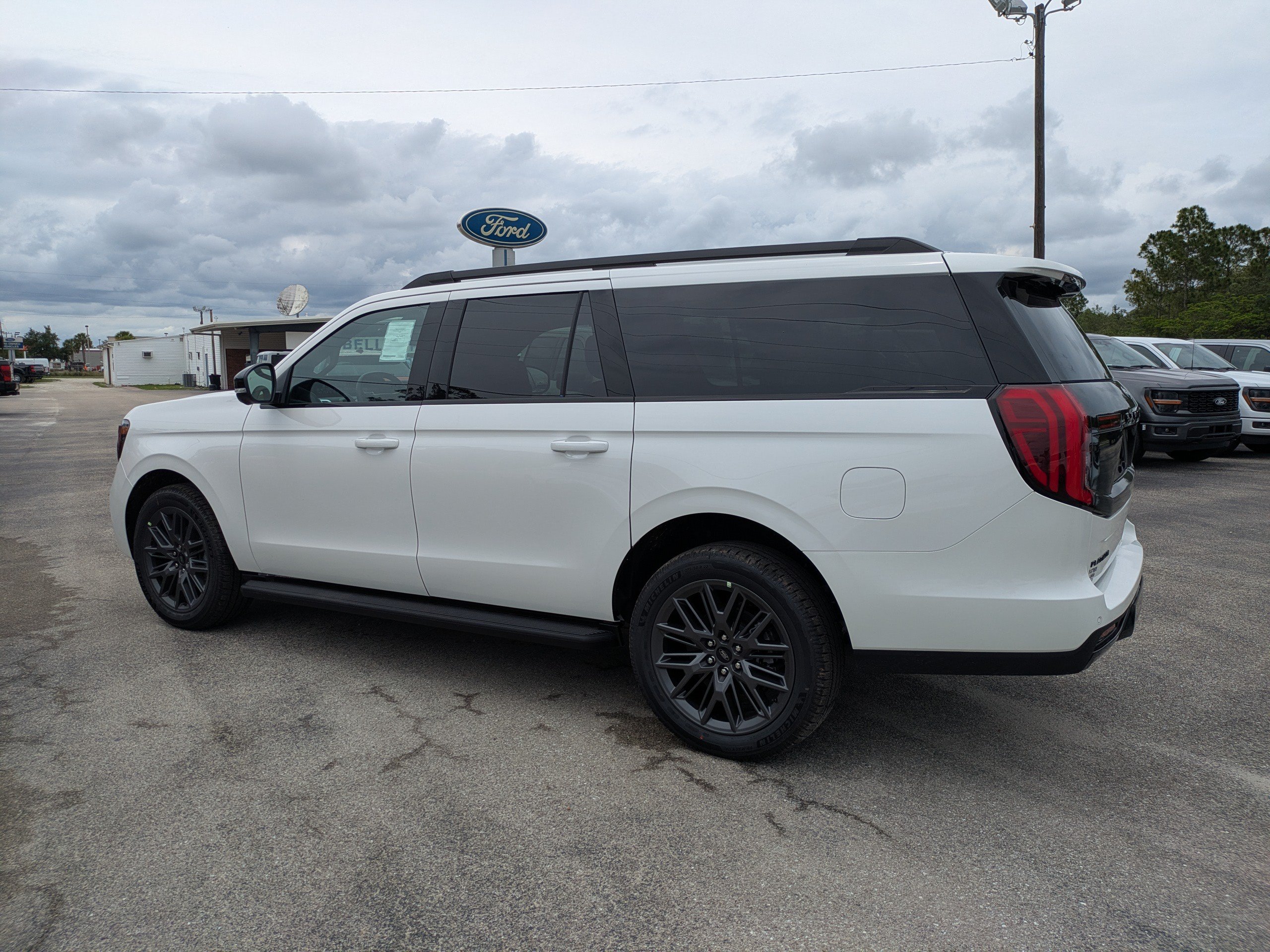 New 2026 Ford Expedition Max Platinum w/ Stealth Appearance Package AWD/4WD image 6