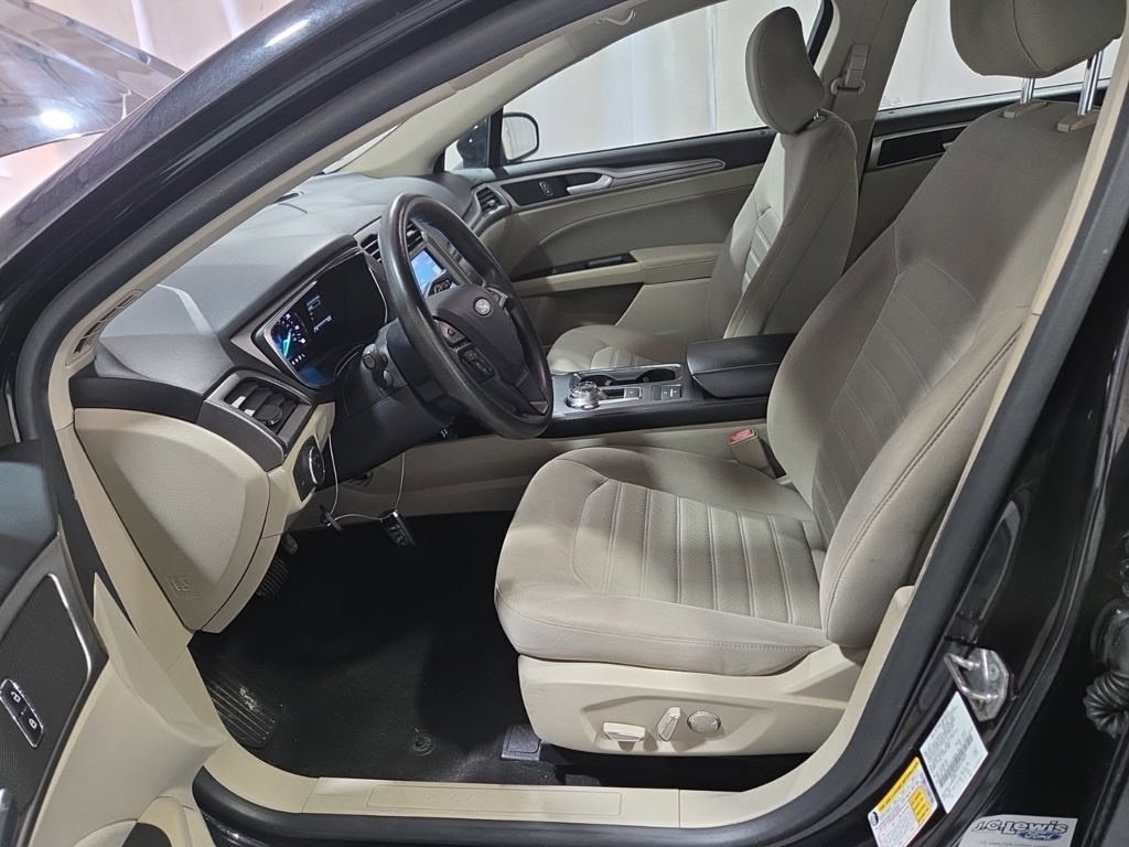 Used 2020 Ford Fusion SE FWD image 7