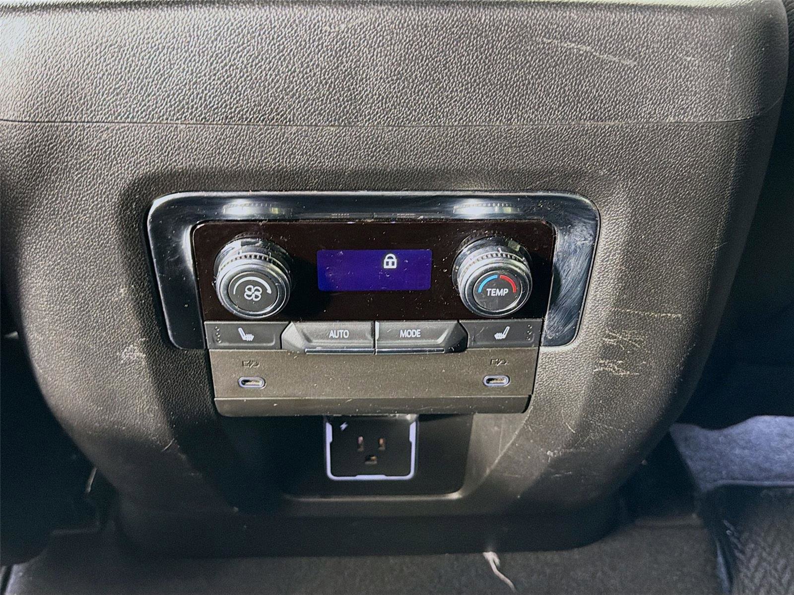 Used 2025 GMC Yukon Denali AWD/4WD image 25