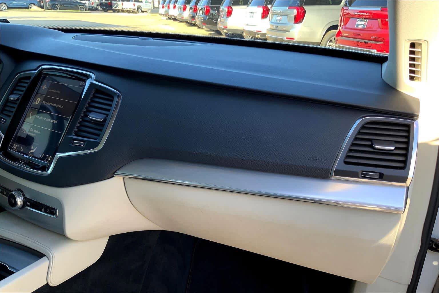 Used 2017 Volvo XC90 T5 Momentum w/ Vision Package image 18