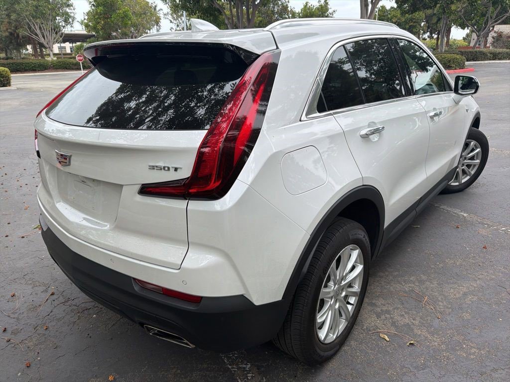 Certified 2023 Cadillac XT4 Luxury w/ Cold Weather Package FWD image 4