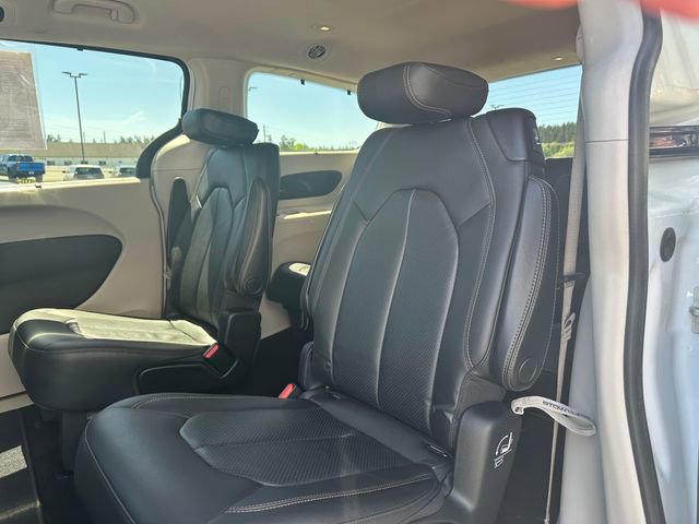 Used 2018 Chrysler Pacifica Touring-L Plus FWD image 22