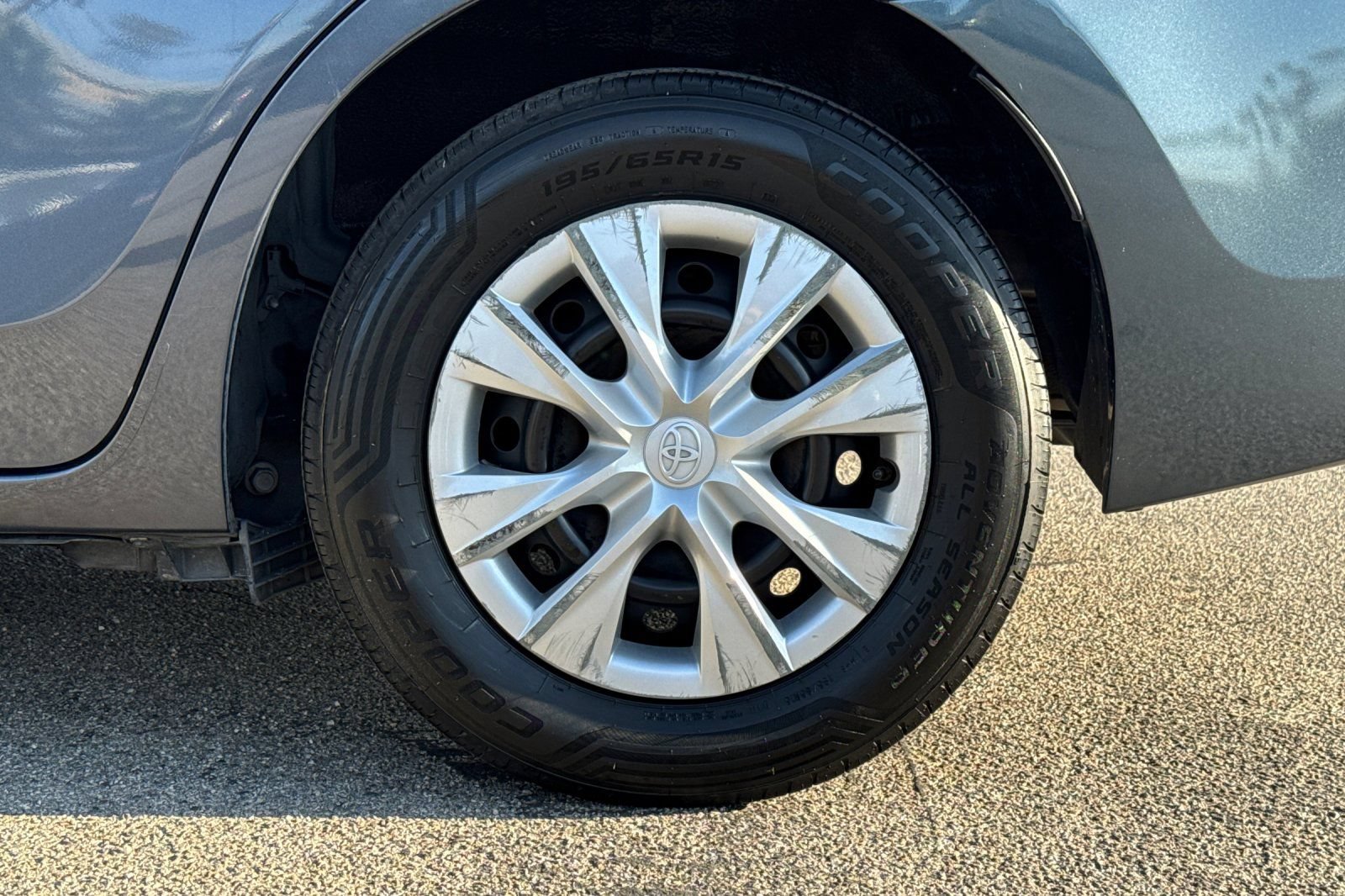 Used 2015 Toyota Corolla L FWD image 24