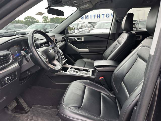 Used 2023 Ford Explorer XLT w/ Equipment Group 202A AWD/4WD image 13