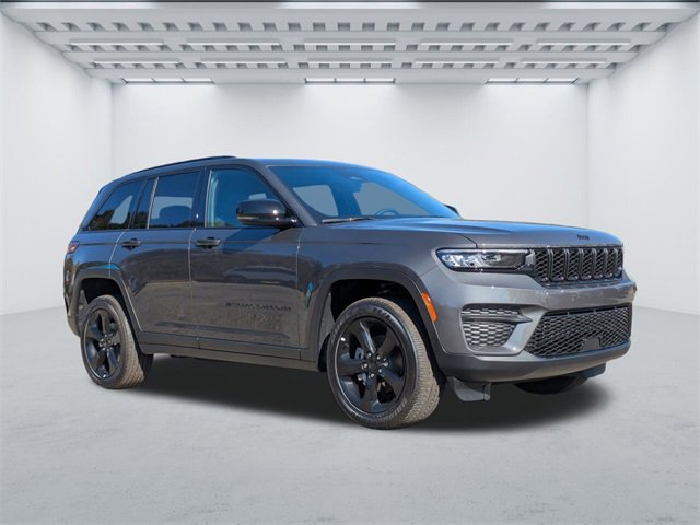 New 2025 Jeep Grand Cherokee Altitude image 2