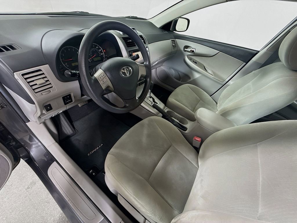 Used 2013 Toyota Corolla LE image 10