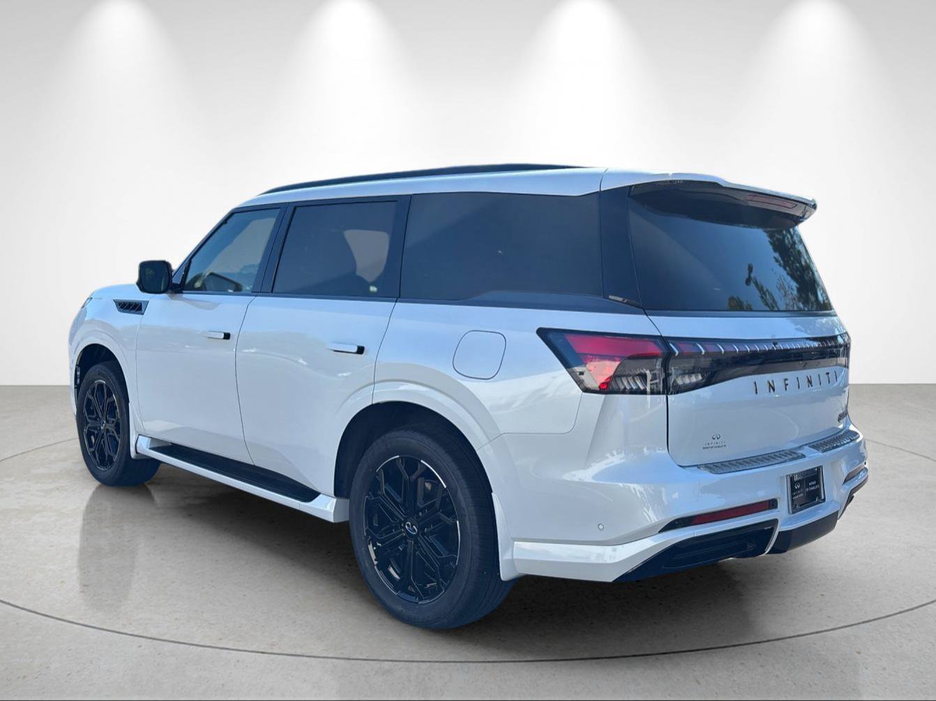 New 2027 INFINITI QX80 Sensory AWD/4WD image 3