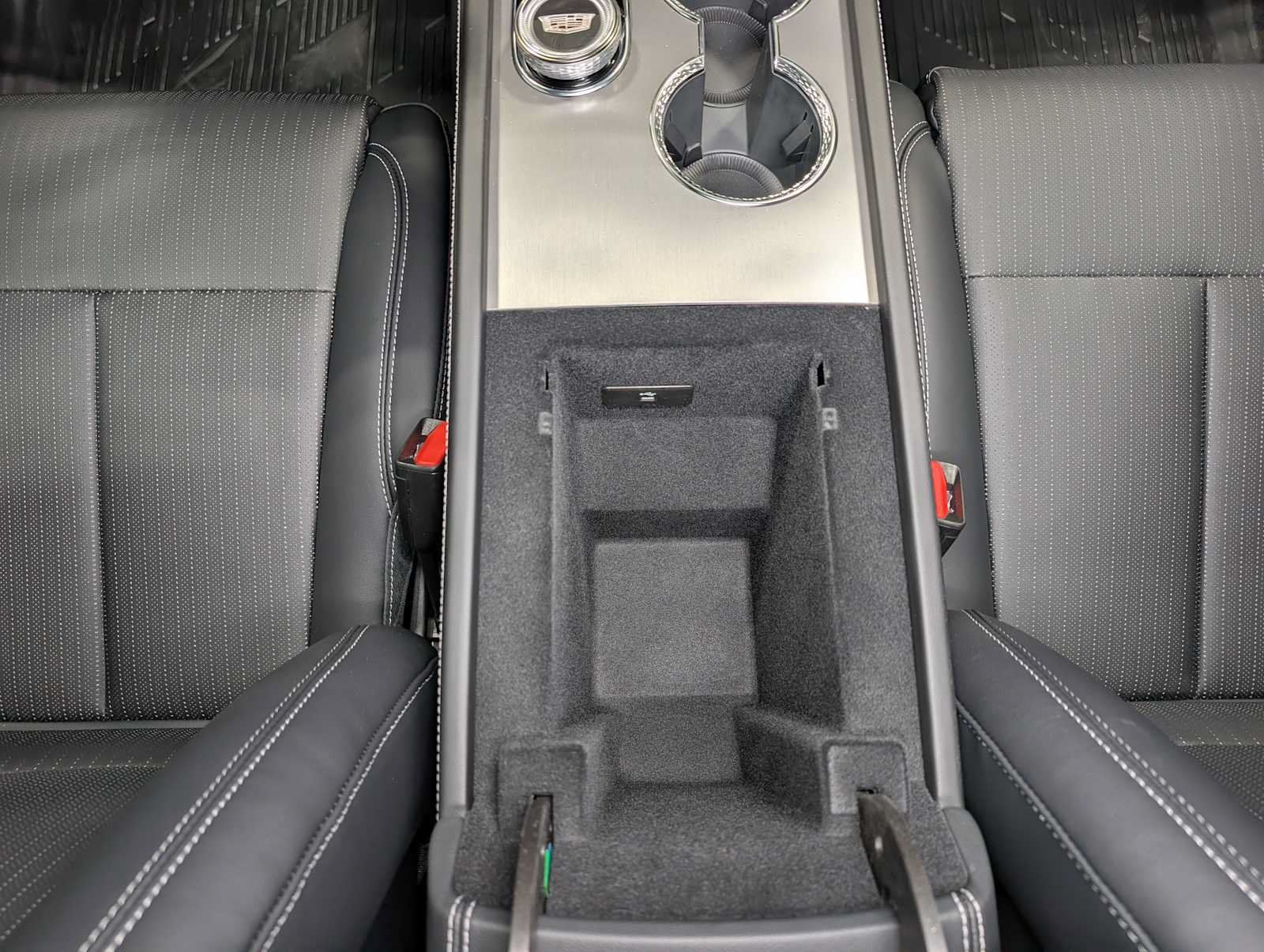 New 2027 Cadillac Vistiq Luxury w/ LPO, Floor Liner Package AWD/4WD image 15
