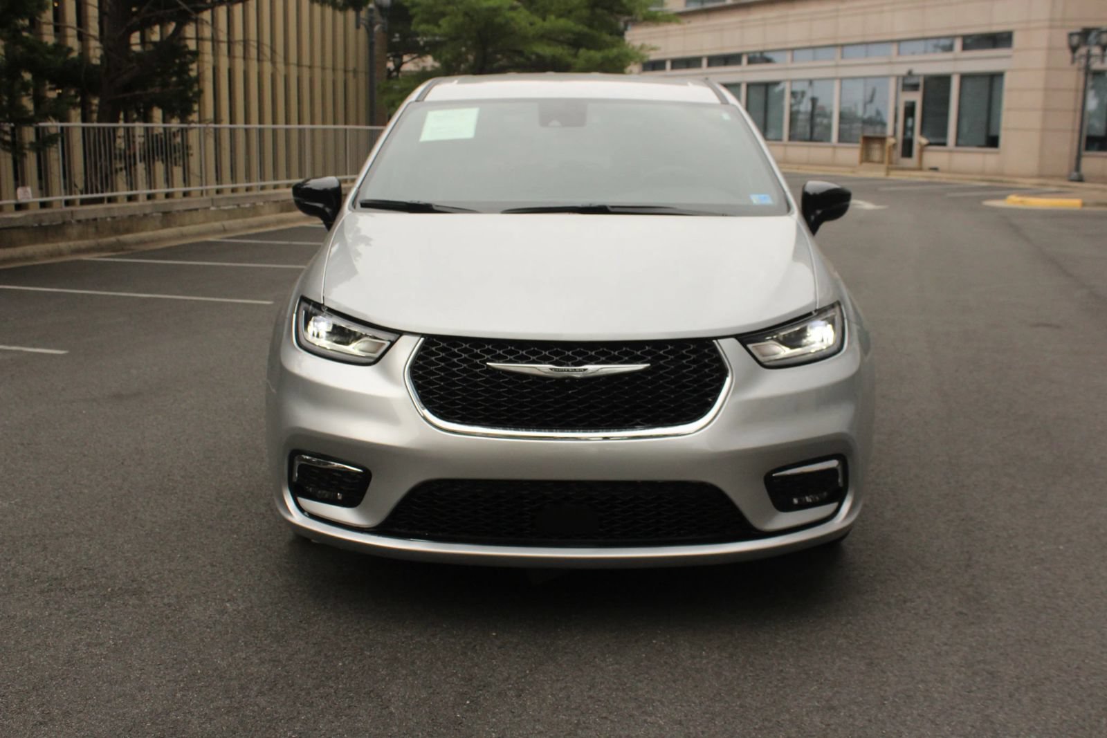 Used 2026 Chrysler Pacifica Select FWD image 3